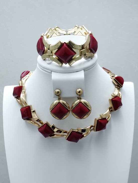 Trifari Jewelry - VTG Signed 50s Crown Trifari Gold Tone Red Thermoset Choker Earrings Bracelet